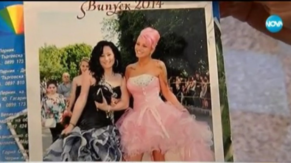 ВИДЕО: Момичета подаряват балните си рокли  | StandartNews.com