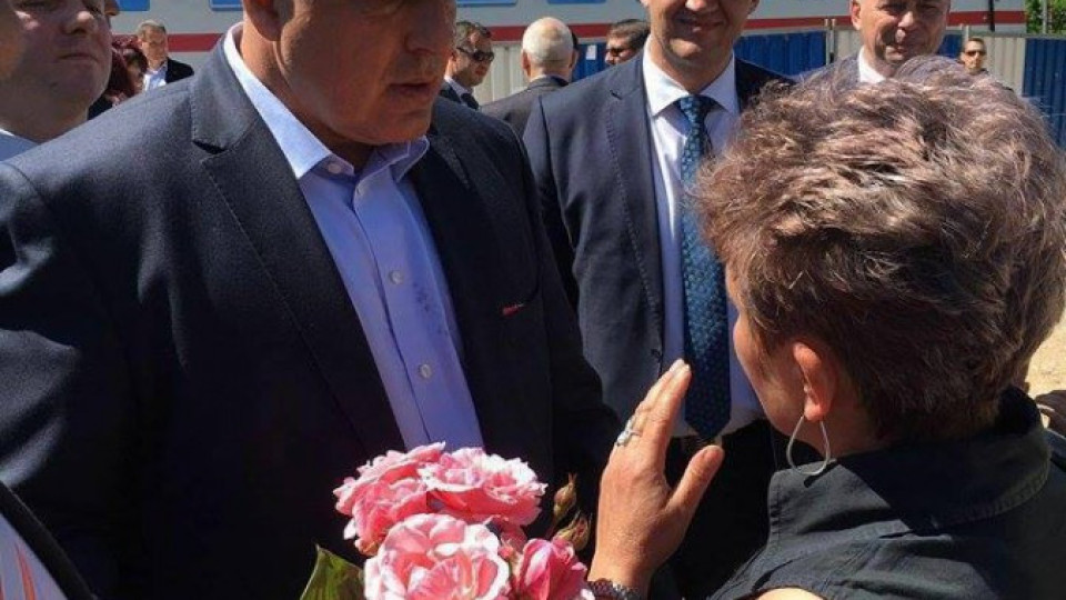 Борисов с рамо за медали на мажоретки | StandartNews.com