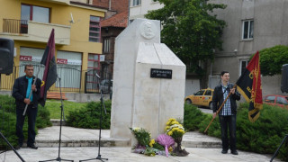 Откриха паметна плоча на войвода до училище