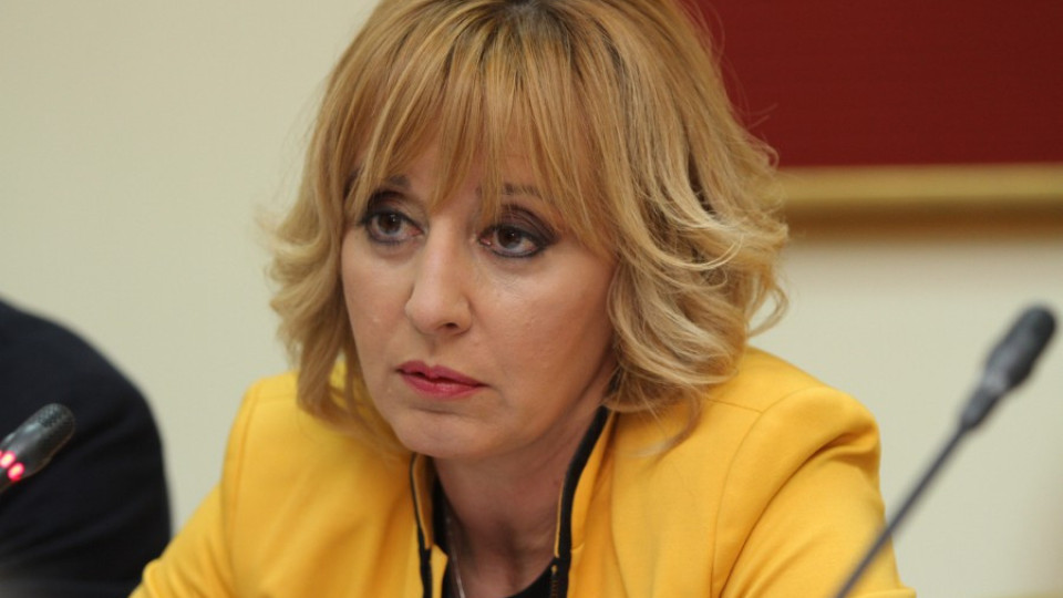 Манолова: Депутатите правят бакалски сметки за ИК | StandartNews.com