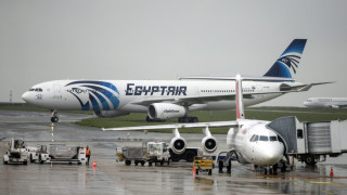 Самолетът на EgyptAir правил резки завои преди да изчезне