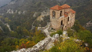 Дете в кома, паднало на Асеновата крепост