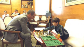 ГЕРБ помага на млад шахматист