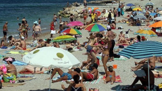 Нашенци на плаж в Гърция за ден