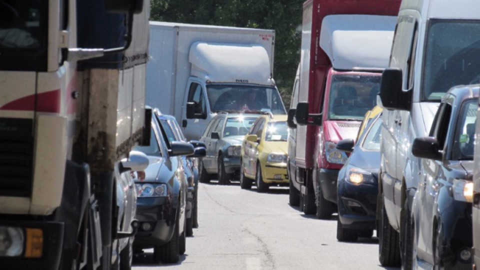 МВР: Интензивен трафик на "Калотина" и "Кулата" | StandartNews.com