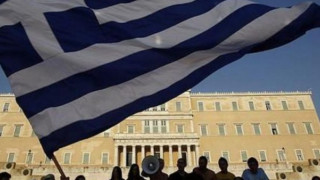 Режат заплати в Гърция, протести блокират Атина 