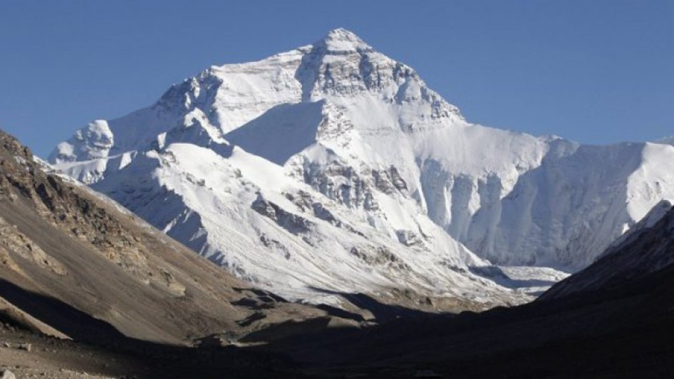 Алпинист загина при слизане от Еверест | StandartNews.com