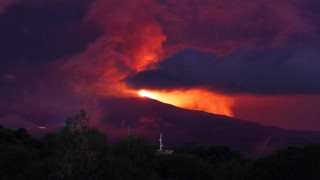 Вулканът Етна започна да изригва (ВИДЕО)