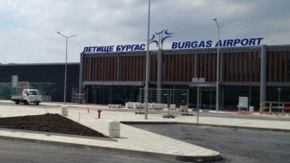Данъчни броят туристите на бургаското летище 