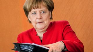 Пада доверието към блока на Меркел