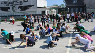 Деца рисуваха "Лудогорец" на стадиона в Разград