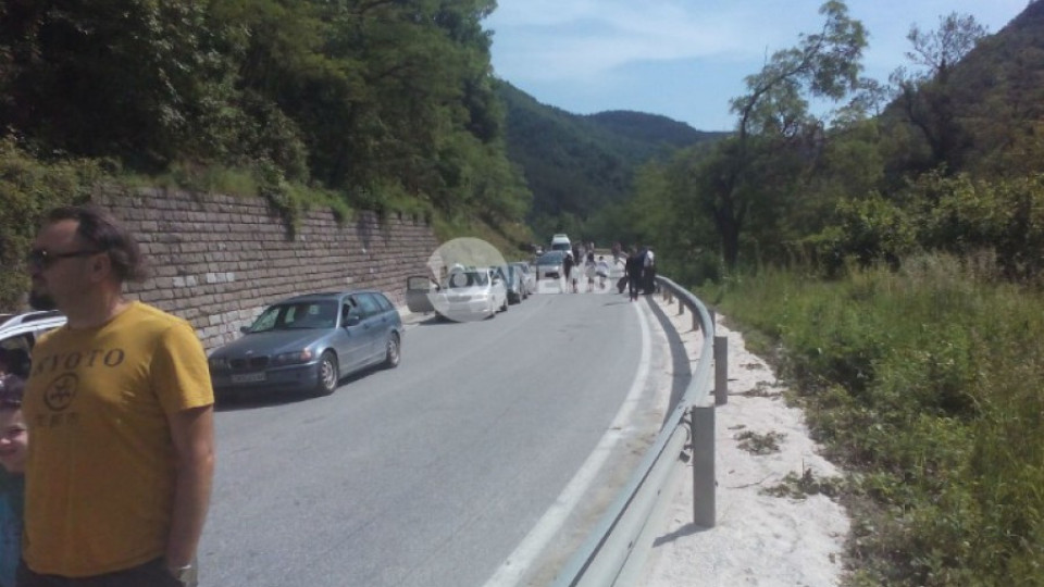 Километрични задръствания по пътя Асеновград-Смолян | StandartNews.com