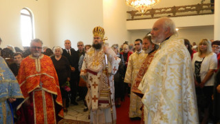 Възкресиха църква, почната преди век (ОБЗОР)