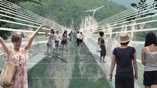 Китайци построиха най-дългия стъклен мост
