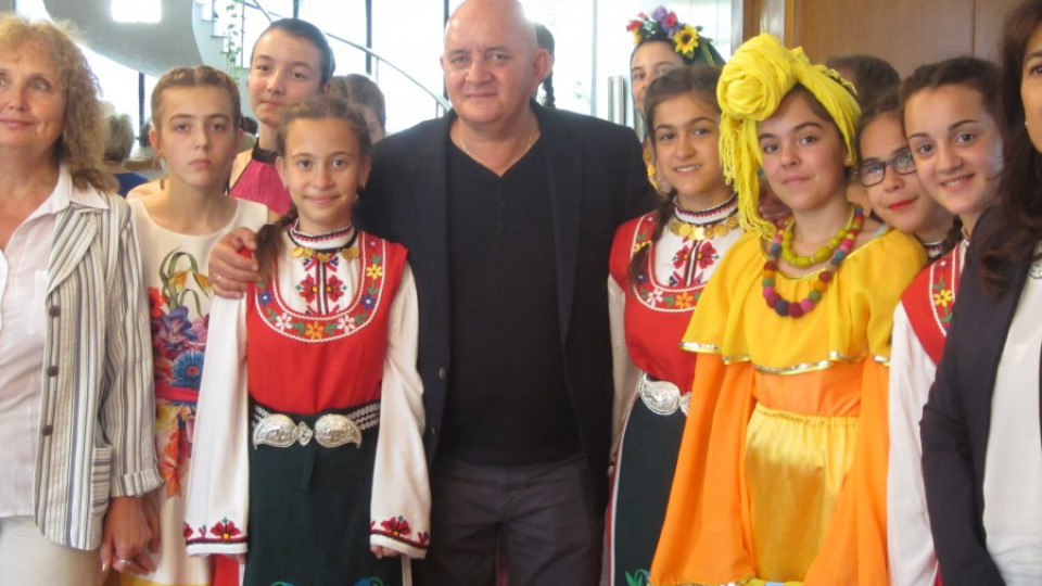 Песни, танци и екзотика за децата от Пазарджик  | StandartNews.com