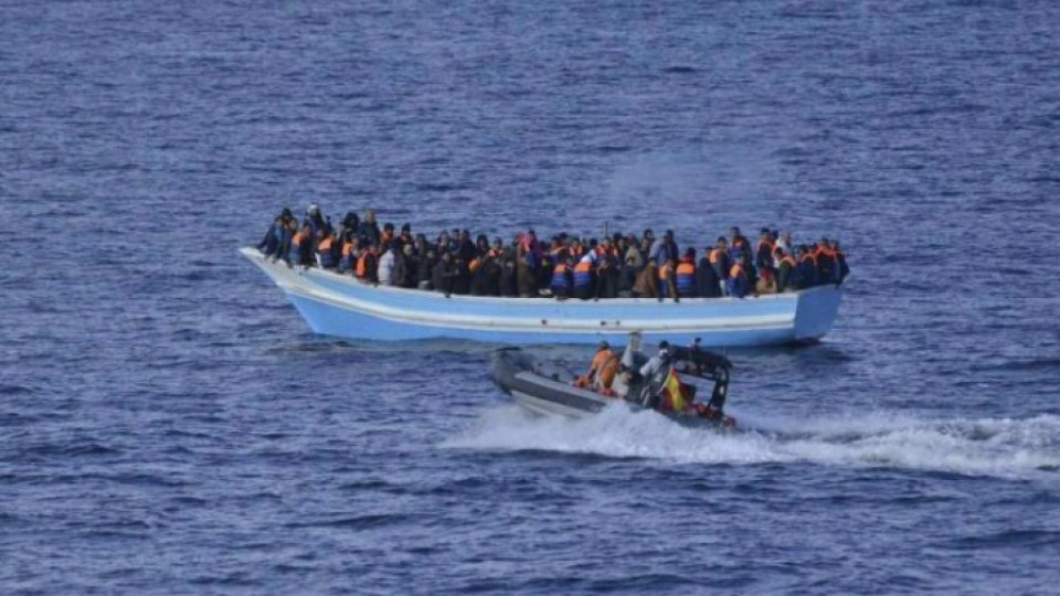 Лодка с мигранти потъна край остров Крит | StandartNews.com