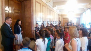 Деца от Ардино посетиха парламента 