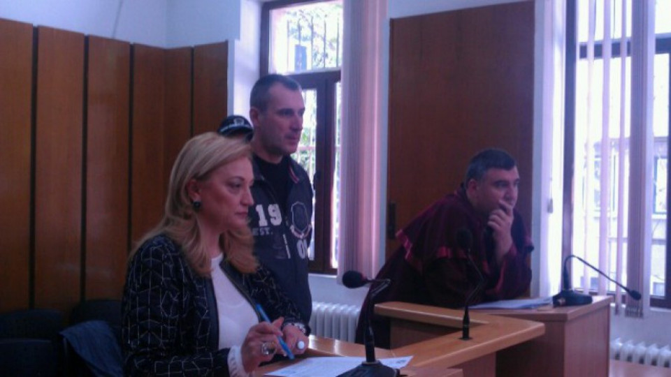 Караджов с обвинение за убийствата на родителите му | StandartNews.com
