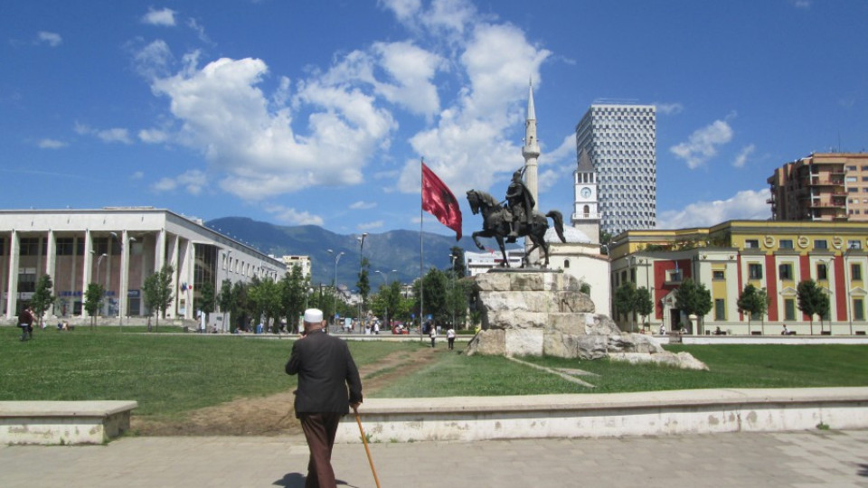 От бункерите до плажовете на Албания | StandartNews.com
