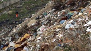 В Кърджалийско чистят нерегламентирано сметище