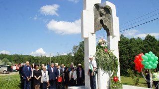 Домусчиев откри  църква в Дойренци 