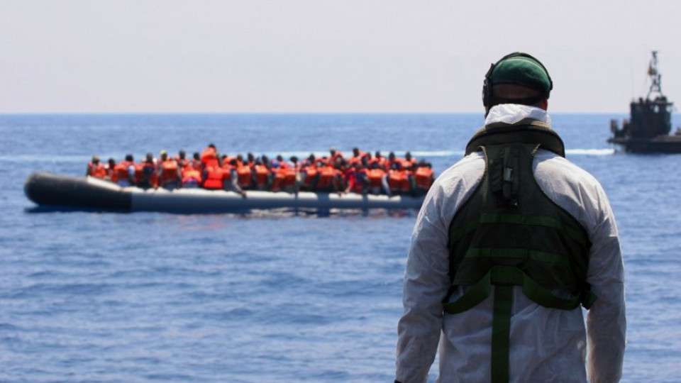 Спасиха 360 мигранти край бреговете на Италия | StandartNews.com