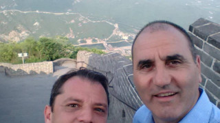 Цветанов и Добрев със селфи от Китайската стена