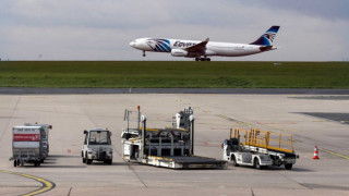 Египетски самолет кацна аварийно в Узбекистан