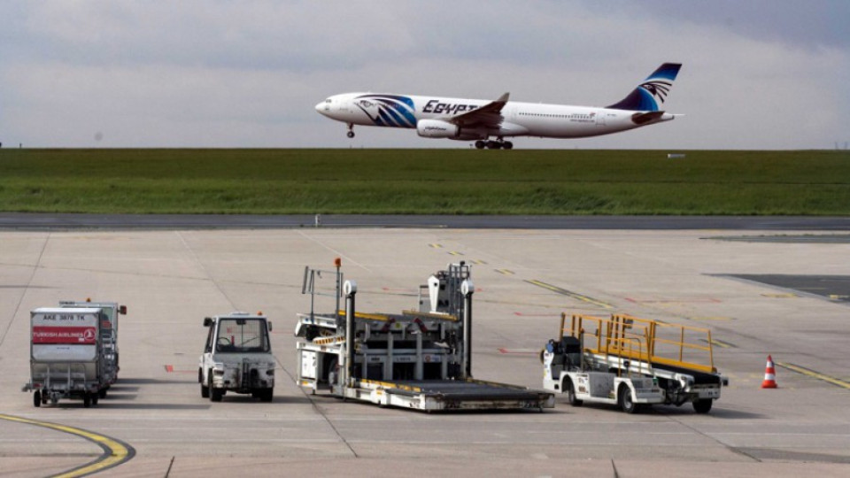 Египетски самолет кацна аварийно в Узбекистан | StandartNews.com