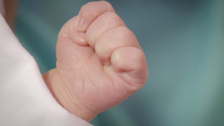 Жена в мозъчна смърт роди здраво бебе