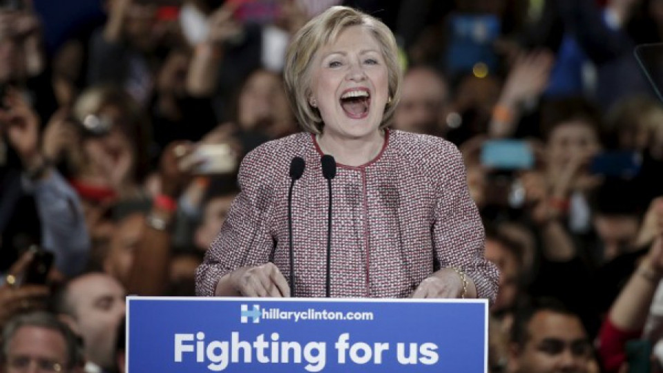 Г-жа Клинтън със сако за $12 500 | StandartNews.com