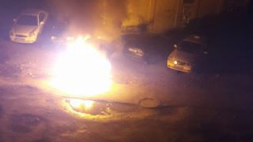 Две коли изгоряха в "Люлин" (ВИДЕО) | StandartNews.com