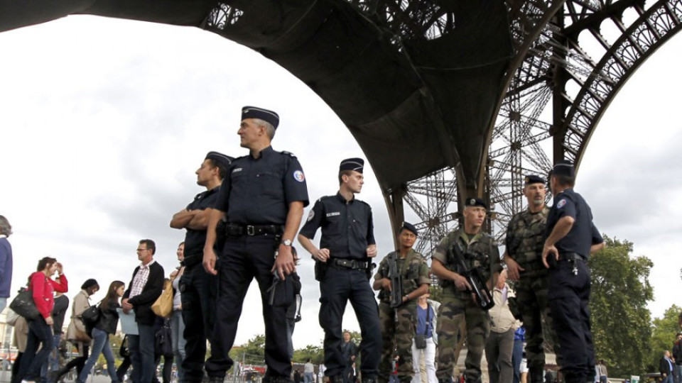 Цяла армия пази Париж | StandartNews.com