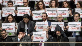 Плашат със смърт германски депутати