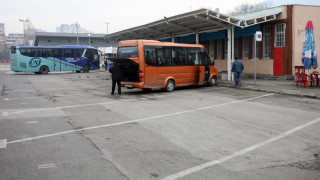 Шофьор загаси пожар в рейс, пътниците са невредими