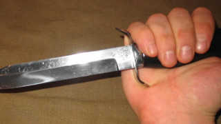 Перничанка намушка бившия си с нож