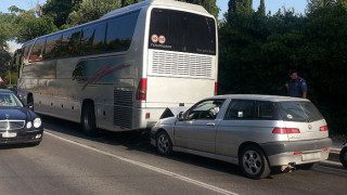 Пиян македонец удари автобус с българи 