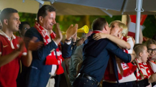 Поляк оцеля след 10 м полет на Евро 2016