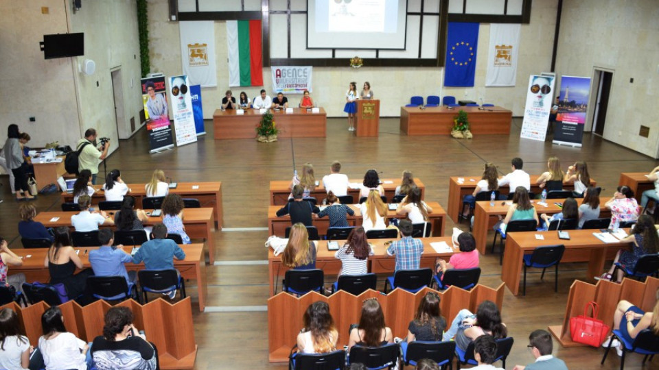 Млади франкофони със среща в Благоевград | StandartNews.com