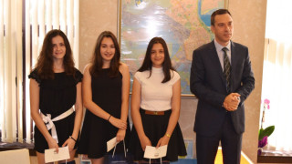 Бургаският кмет награди отличници от ПМГ