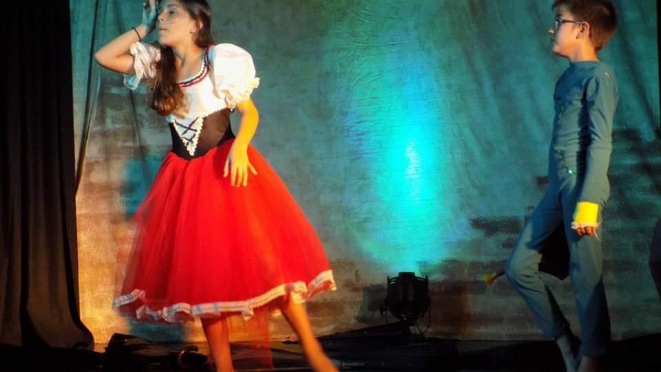 Млади таланти на театралната сцена в Благоевград | StandartNews.com