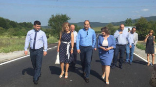 Цветанов инспектира новия път до Годеч