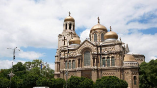 Откраднаха два златни кръста от катедралата на Варна