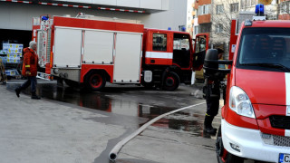 Къща и апартамент горяха в Пиринско