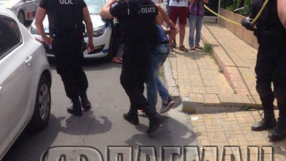 Зрелищни арести в Бургас на възстановката за Очите | StandartNews.com