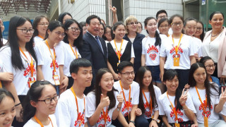 Цачева посети Пекинския университет за езици и култури 