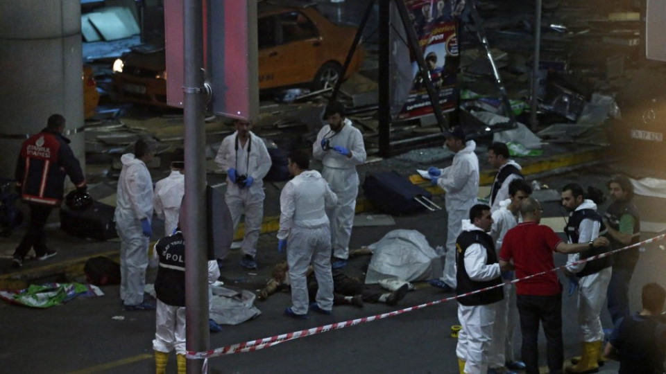 Окървавиха и летището в Истанбул (ОБЗОР) | StandartNews.com