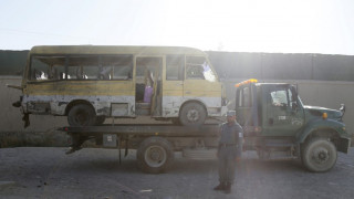 Атентат срещу полицейски конвой до Кабул уби 40 