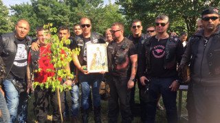 Рокерите на Путин засадиха липа в Бургас