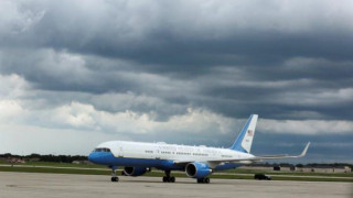 Затвориха базата на Air Force 1 заради стрелба 